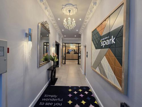 Spark by Hilton London Chiswick Hotel de charme Barnes Bridge Railway Station