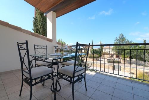 3 bedroom Villa Anassa with private pool and gardens, Aphrodite Hills Resort