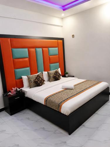 Galaxy Inn Guest House in Karachi
