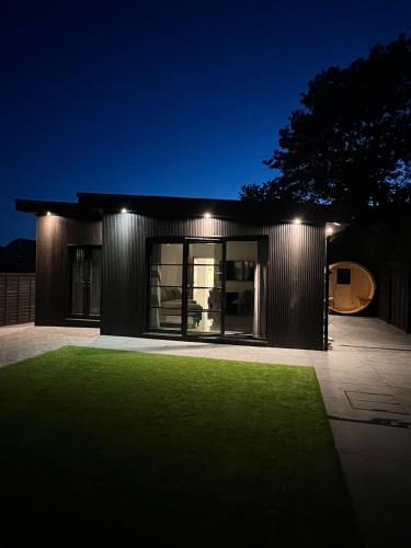 Luxury and modern living with sauna and hot tub