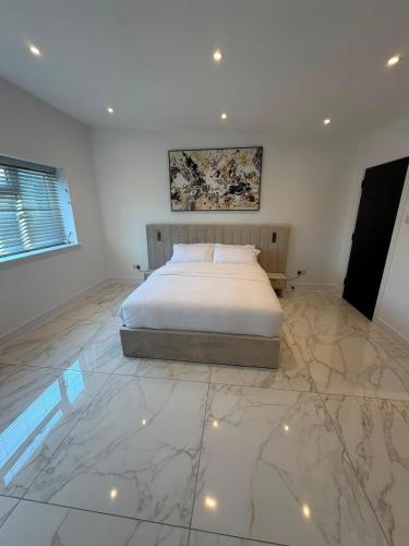 Luxury and modern living with sauna and hot tub in Woodingdean