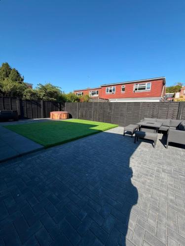 Luxury and modern living with sauna and hot tub in Woodingdean