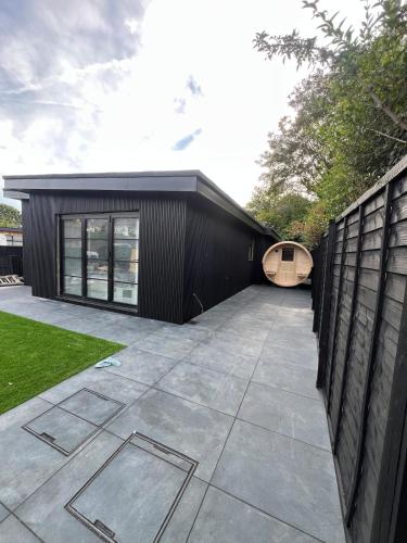 Luxury and modern living with sauna and hot tub in Woodingdean