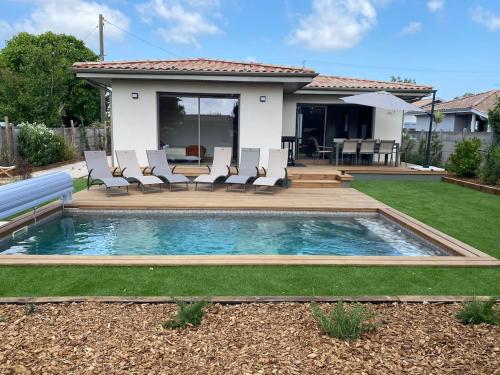 Villa La Girondoise avec piscine chauffée