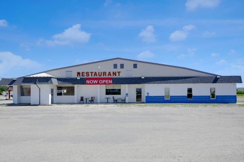 . First Inn By OYO Quinter Hwy 70