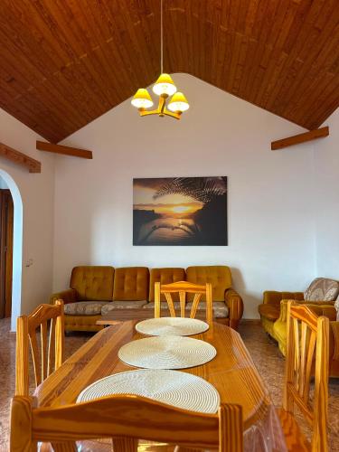 Casa Loli - Cozy Home in Tamaduste, 5 Min to Beach in Valverde