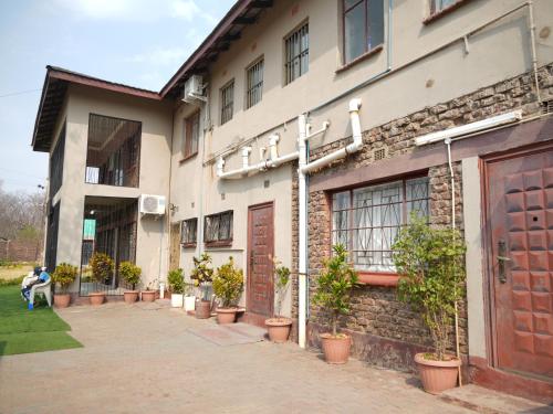 All Tribes Pumula Guest House in ฮวางเก