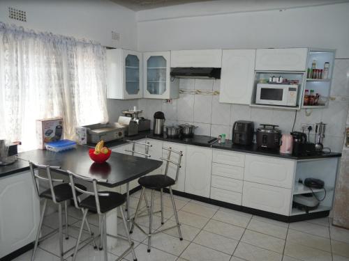 All Tribes Pumula Guest House in ฮวางเก