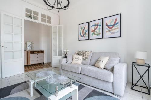 LES TOMETTES D'ANTAN avec balcon en plein Cannes