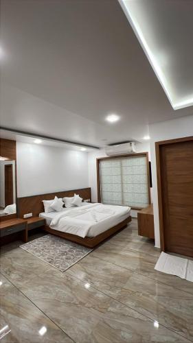 GRAND VIEW Inn in Puthanathani