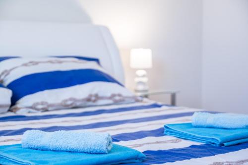 2 bedrooms, 3 beds