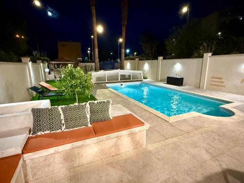 Magnifique villa moderne Piscine privée, À 900m de la mer, 8 couchages, 4 chambres, 2SDB, 2wc, Parking