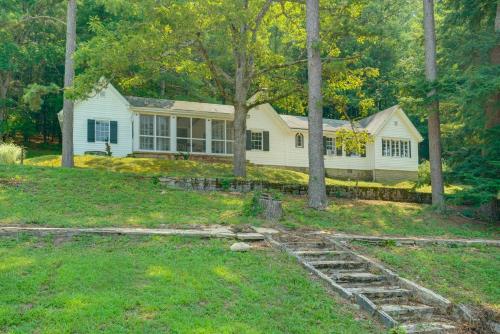 Saddle Up! Belleview Farm Stay w/ Pool & Stables in Caledonia