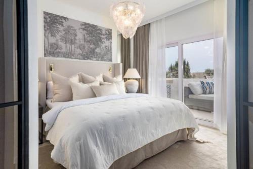 Luxury 1 bedroom apartment in urb, Royal Garden