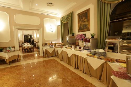 Food and beverages, Vergilius Billia Hotel in Naples
