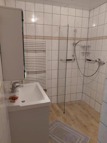 Douche, Die Gartenlaube in Loich