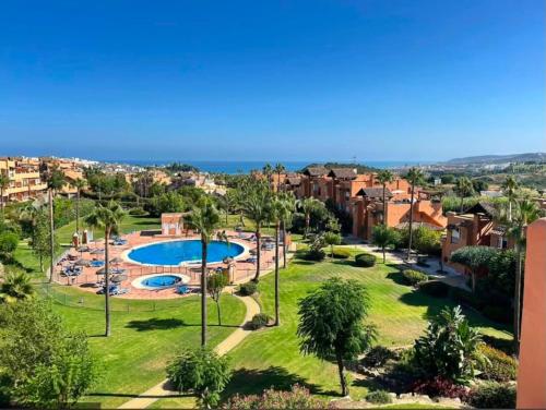 Leo Sol Apartments Pool and Green Areas