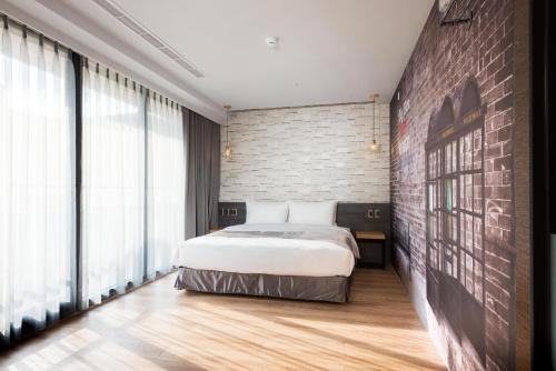 1 queen bed