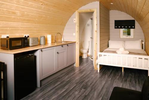 Argyll View Luxury POD at Skelmorlie Fishery THE Otter in Скелморлі