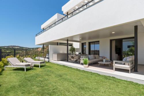 Camarate Hills Luxury Garden Pool View Apartment