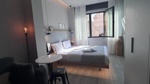 Triple A - Psiri Fruit Market Artistic Studios - FREE Parking 2