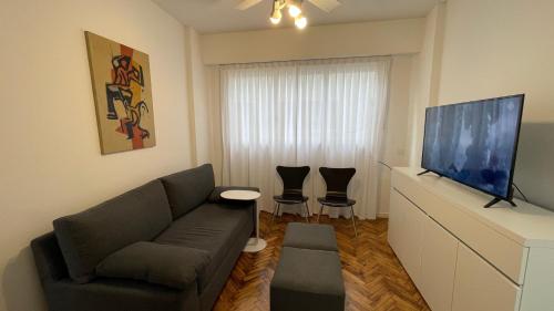 Cozy High-Floor Apt near Obelisk & Theaters