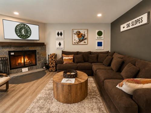 BeaverBox- Pool, Hot Tub, Sauna, Pool Table, Killington