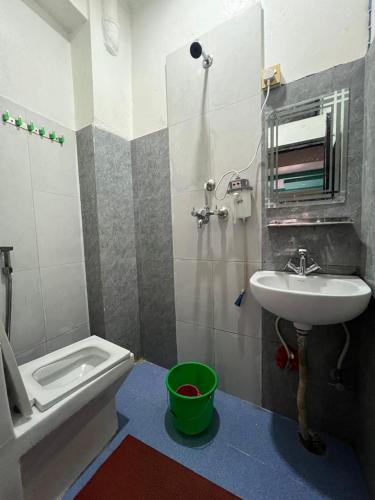 Bathroom, Hotel The Cross River in Thaha