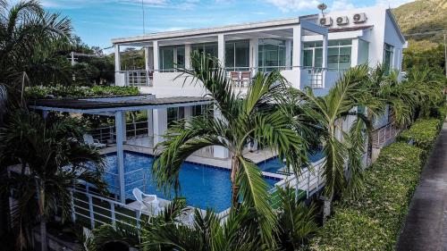 FANTÁSTICA CASA con Piscina Grande Jacuzzi y BBQ Girardot Ricaurte