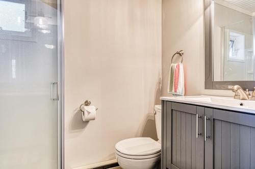 Oceanfront Studio w/ World-Class Views & Patio in Point Roberts