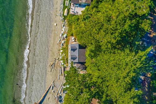 Oceanfront Studio w/ World-Class Views & Patio in Point Roberts