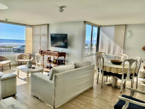 Maravilloso piso bajo primera linea Av del Mar