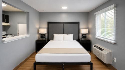 Crossland Economy Studios St. Louis – Airport Chapel in Hazelwood