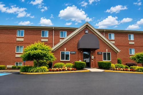 Vista exterior, Crossland Economy Studios St. Louis – Airport Chapel in Hazelwood