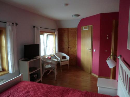 The Cosy Home - image 13