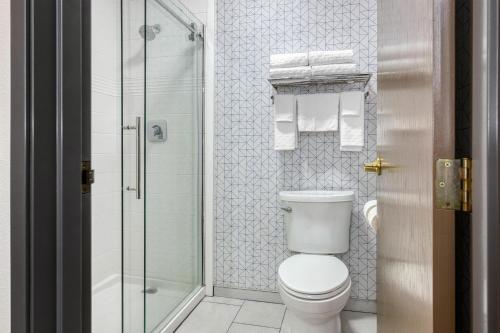 Best Western Northwest Lodge Room Type - King Room - Pet-Friendly/Non-Smoking