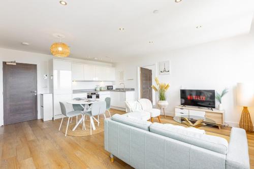2 Bedroom Apartment 5 minutes from Old Trafford - Free Parking