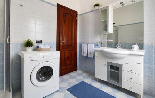 Bathroom, 4 Bedroom Pet Friendly Apartment In Saline Joniche in Saline Joniche
