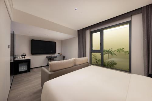 Atour Hotel Hangzhou Longxiangqiao Subway Station West Lake Lakeside - image 5