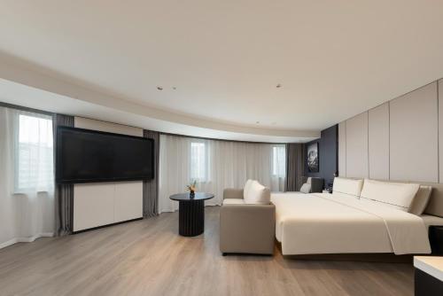 Hangzhou West Lake Lakeside Longxiangqiao Subway Station Atour Hotel in West Lake District