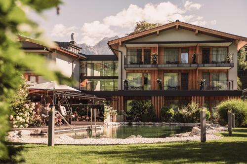 Wellness und Brunch Hotel MorgenZeit beheizter Naturteich Genuss Frühstück bis 13 Uhr Hochkönig Sommercard