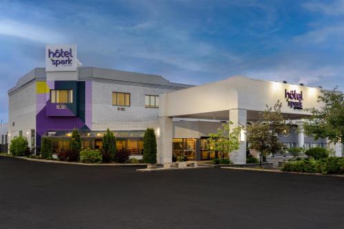 Spark by Hilton Montreal Brossard