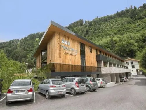 Sunlit Alpine Apartment in Neukirchen in Neukirchen am Großvenediger, Österreich