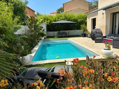 Suite haut de gamme 22 m2 de la Maison LILOMEL - Entrée & Terrasse privative - Piscine - parking & wifi gratuit - Au calme et à 5 min de la mer