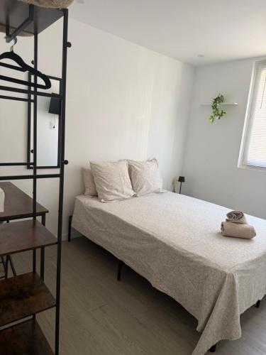 Location in private security residence with free parking, 6 min to Nice center, 1 min for all transports available