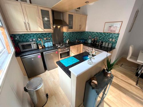 Charming 2 Bedroom Nottingham City Apartment - image 4