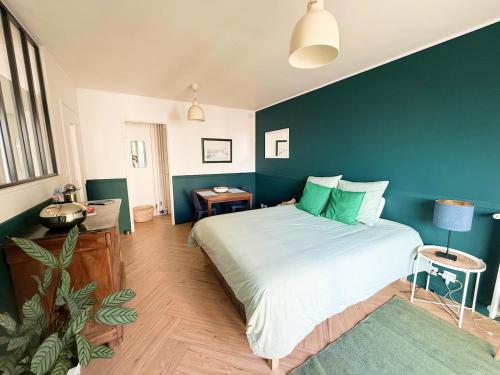 Cozy and modern studio apartment close to Paris - Location saisonnière - Saint-Maur-des-Fossés