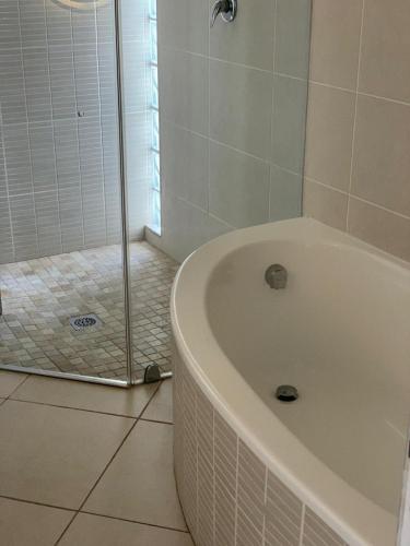 Bilik Mandi, Phosphorescence Guest House in Plettenberg Bay