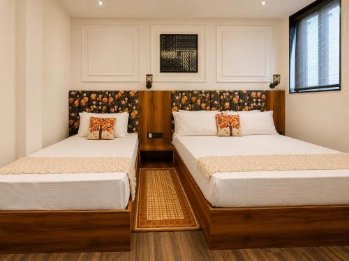 1 queen bed, 1 twin bed