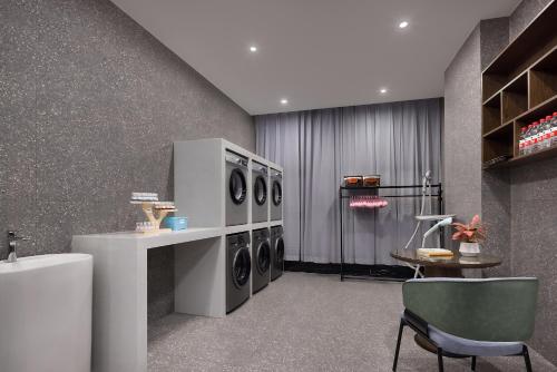 Changsha Kangnian Sega Hotel Wanjiali Shopping Mall Prime Location Near Subway Exit 1 Excellent Buffet Breakfast Smart Choice for Business Travelers and Tourists in Lively Downtown Area - image 2